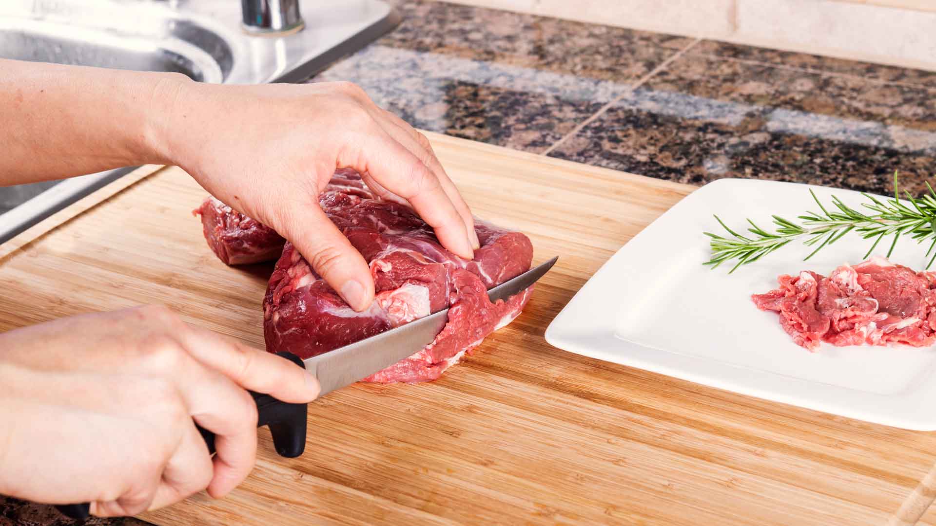 5 Benefits Of Using A Bamboo Cutting Board