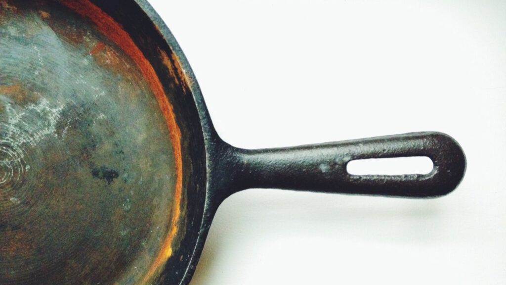 How To Get Rust Off Cast Iron 2 Quickly & Easily Ways