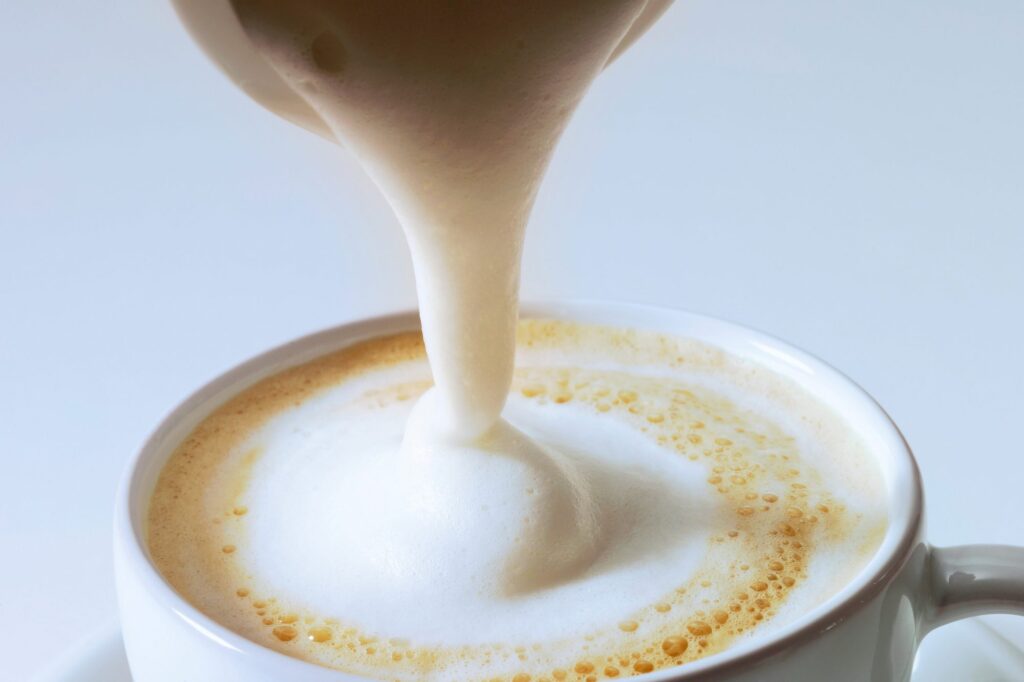 How To Froth Milk [5 Best Ways]